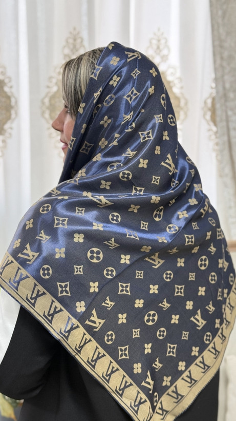 روسری جذاب مجلسی طرح LV (ال وی) سایز 130